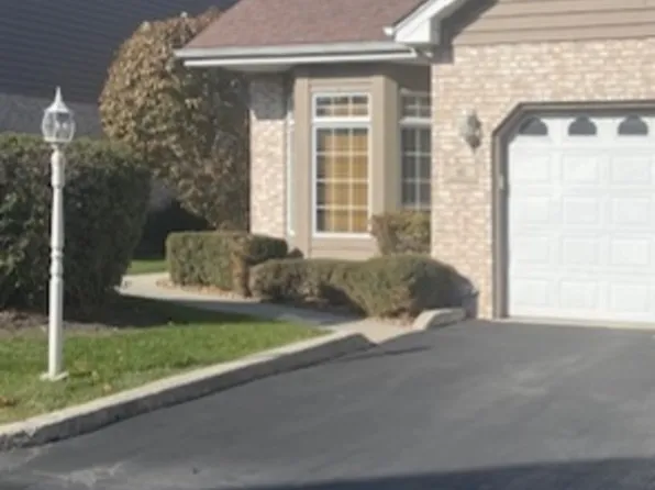 10 Moorings Dr, Palos Heights, IL 60463