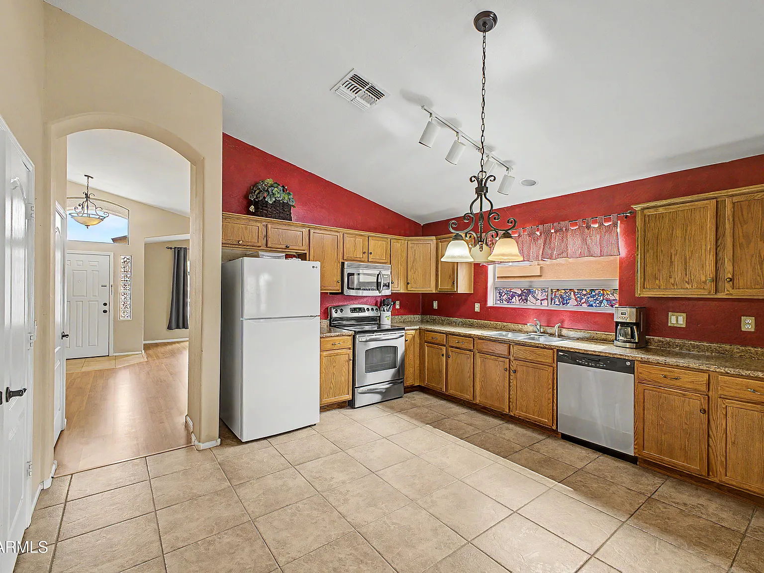 3 bed, 2.0 bath, 1533 sqft, $2,300 — Photo 2