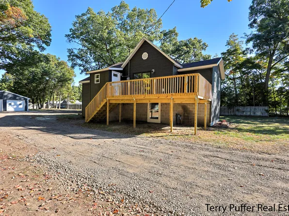 764 E Giles Rd, Muskegon, MI 49445