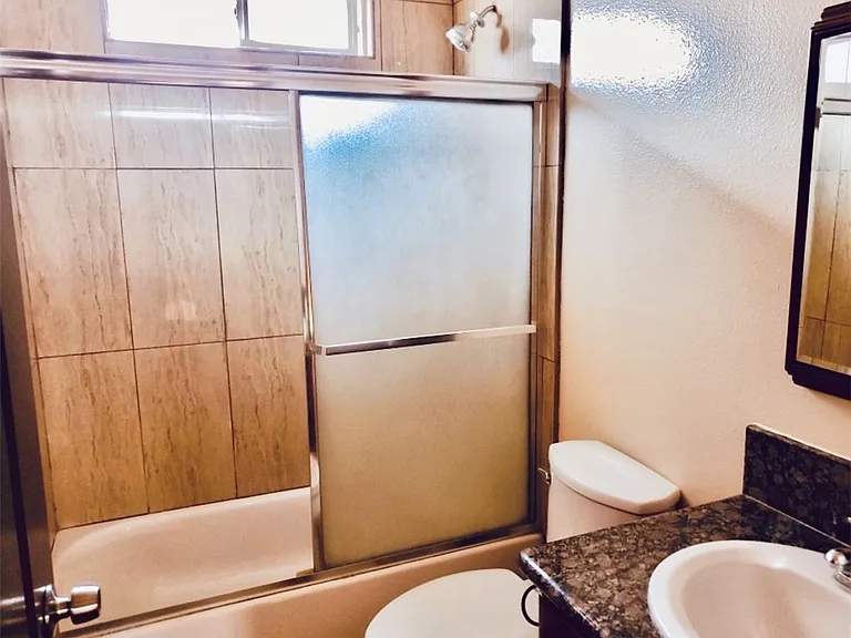 1343 E Adams Blvd — Photo 5