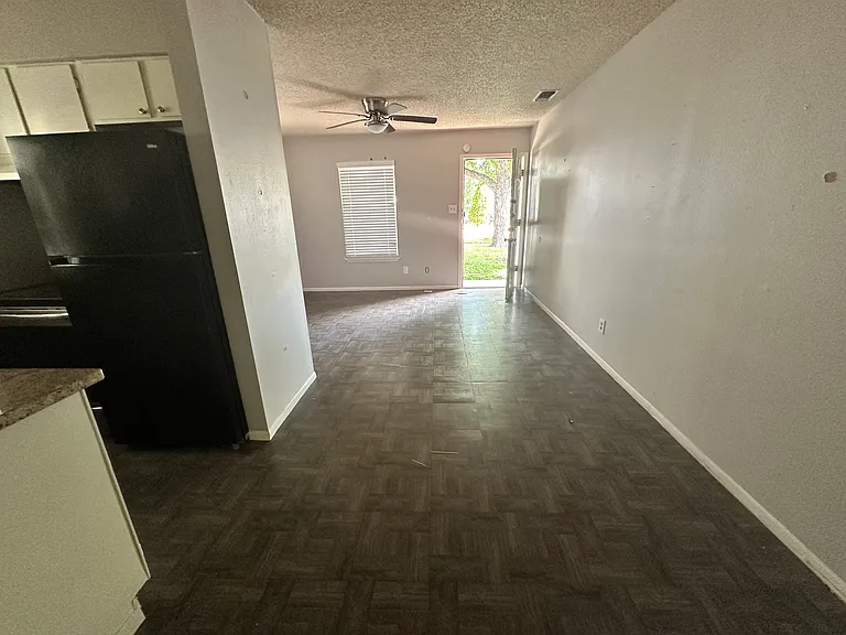 1719 W Kings Hwy #17 — Photo 7