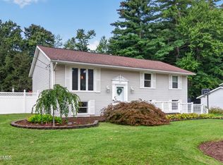 21 Evergreen Ave, Clifton Park, NY 12065