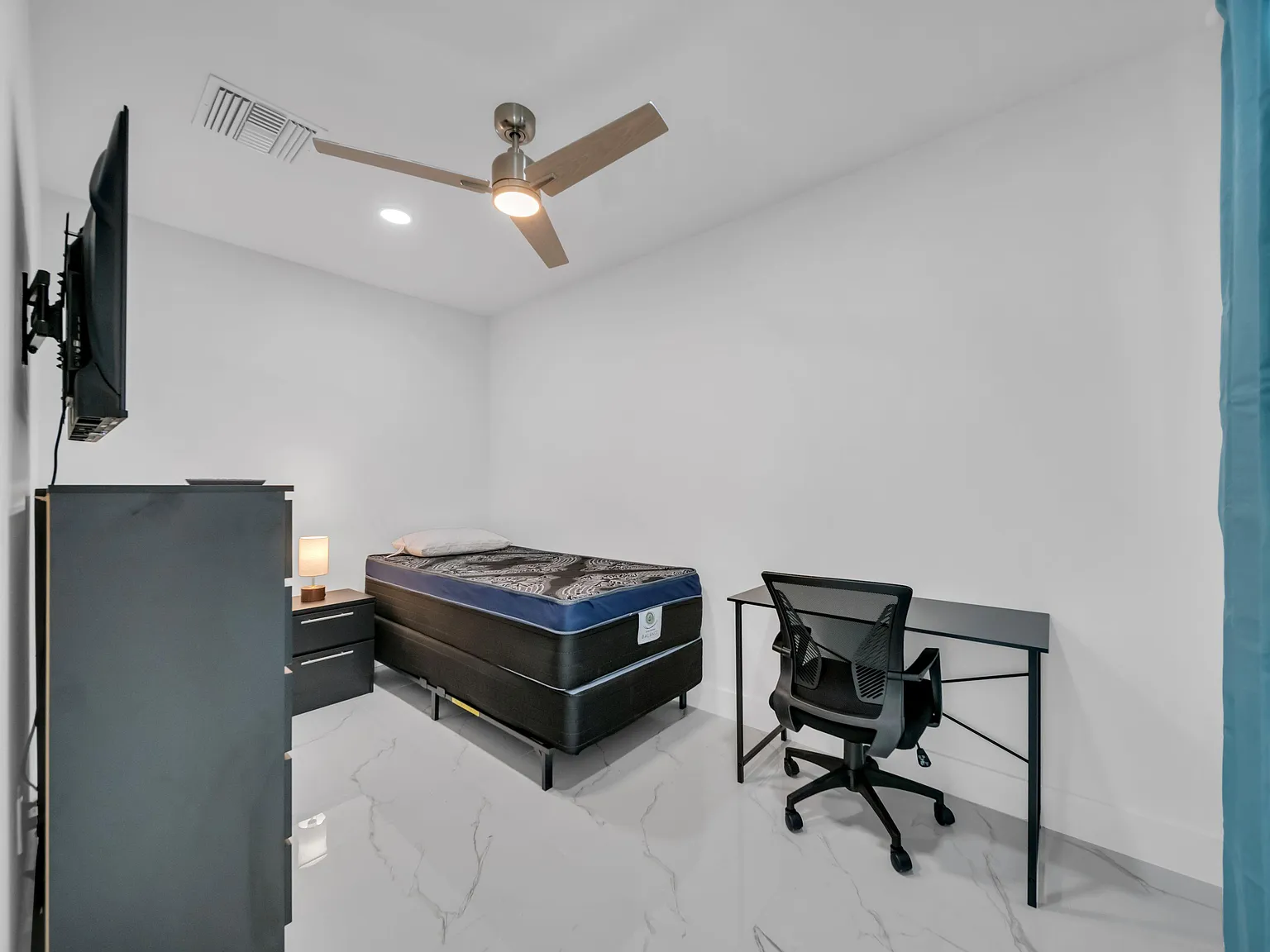 4 bed, 3.0 bath, 1500 sqft, $1,001 — Photo 3