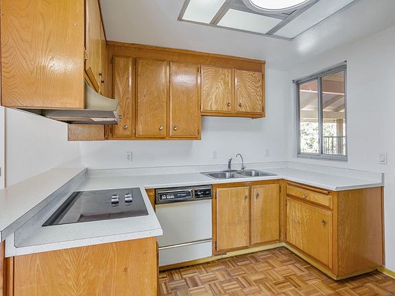 5th image of 2699 Loomis Dr