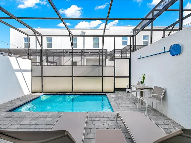 513 Famagusta Dr — Photo 2