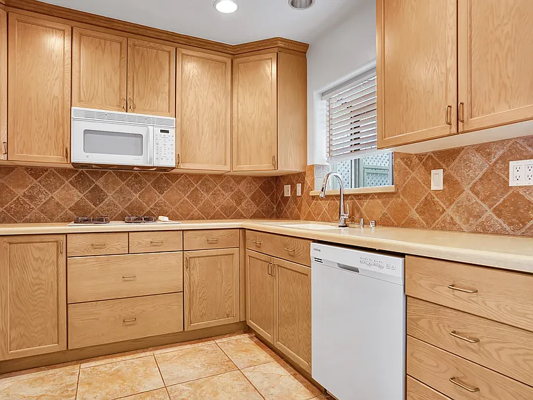 14101 Dickens St #10 — Photo 12