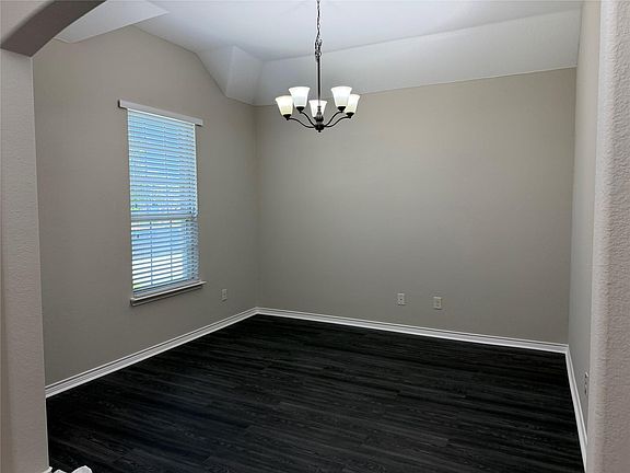 4th image of 2607 Idlewood Dr