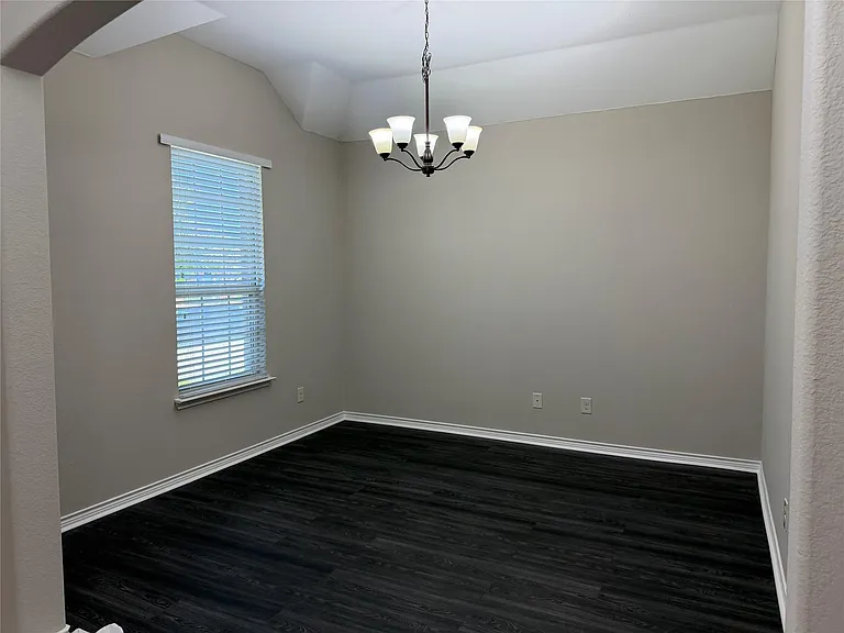 2607 Idlewood Dr — Photo 4