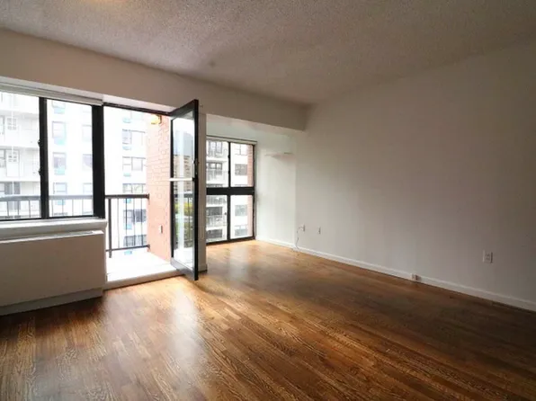 343 West 51st Street image 2 of 8