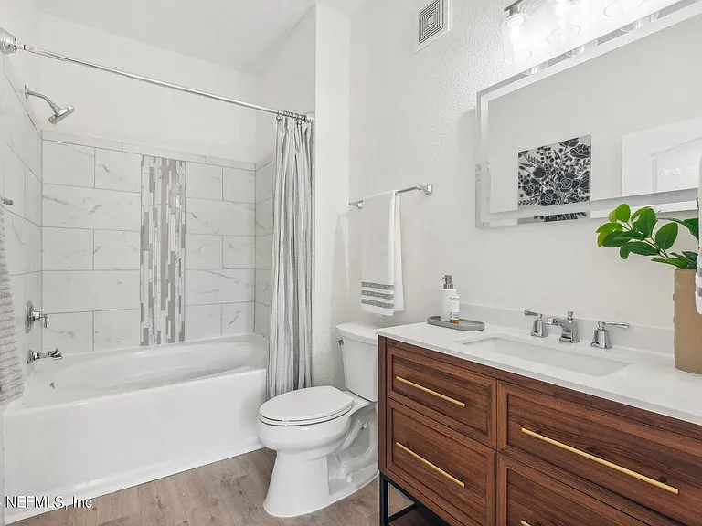 8601 Beach Blvd — Photo 10