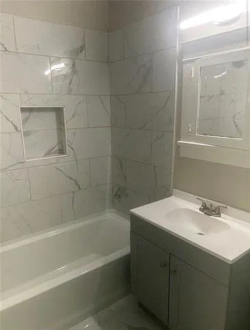 2 bed, 1.0 bath, 897 sqft, $1,200 — Photo 2