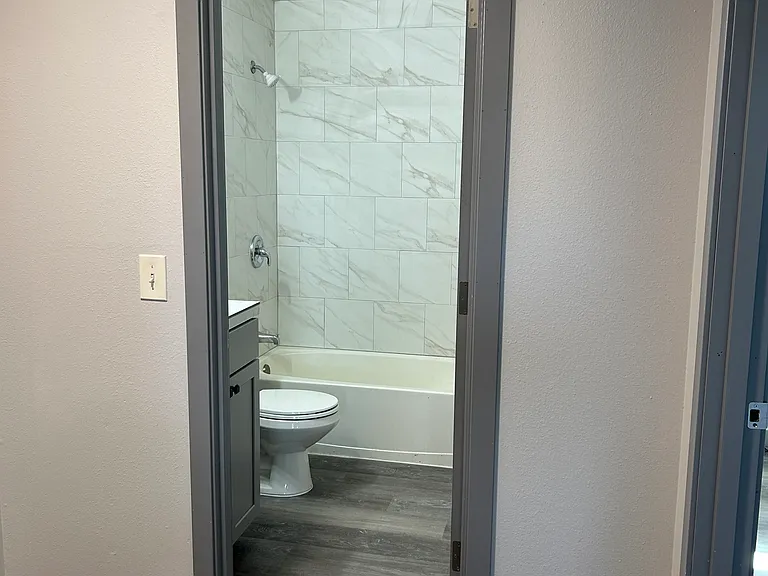 950 NW Hobart Ave — Photo 13