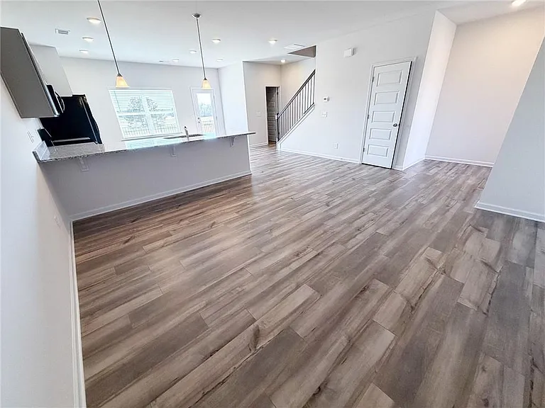1011 Stiles Ct — Photo 3