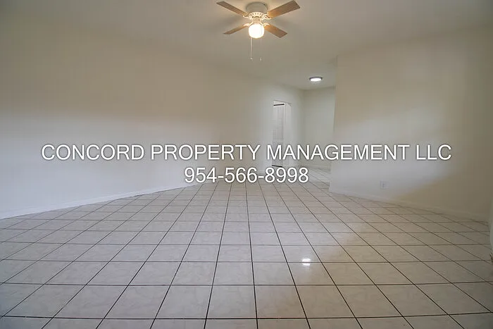 2537 Lincoln St #14 — Photo 2