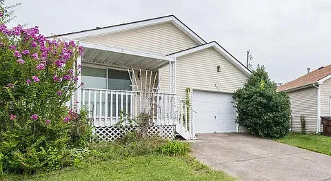 3 bed, 1246 sqft, $1,700 — Photo 1