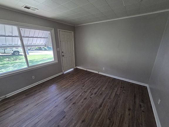 5th image of 2922 NE Cates St #1/2