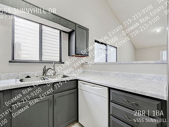 3rd image of 4555 Sunnyhill Dr