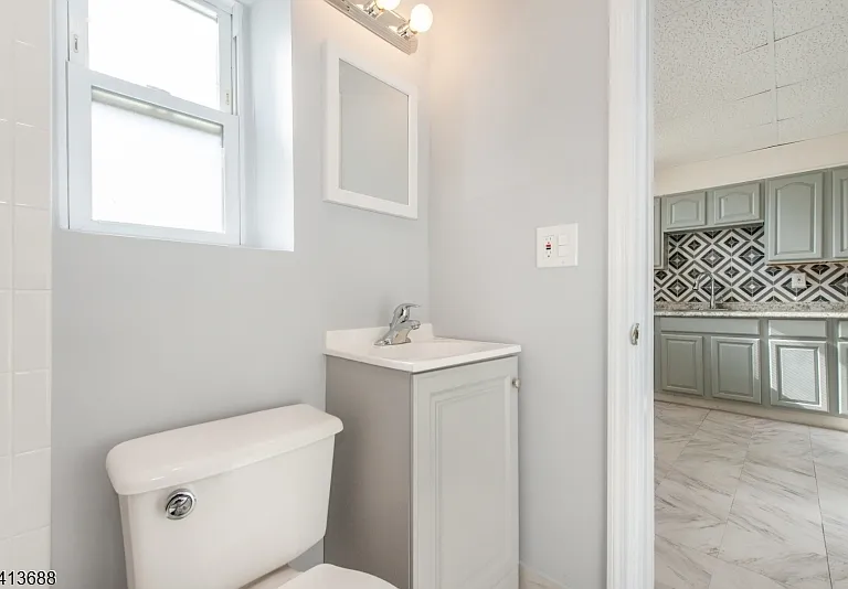 226 Franklin Ave #2R — Photo 21