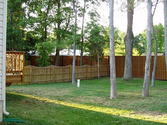 Large deck, fully fenced yard