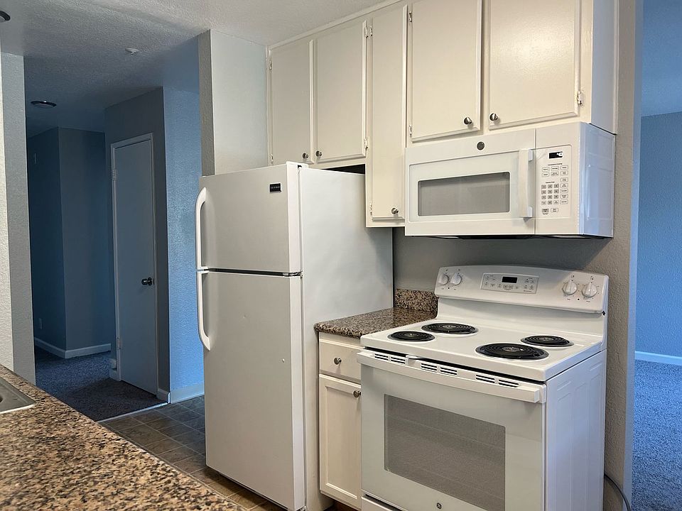 1st image of 29536 Dixon St APT 11