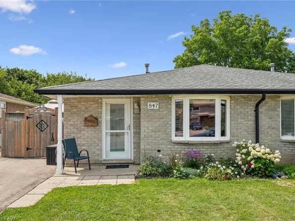 847 Doon Village Rd, Kitchener, ON N2P 1A1
