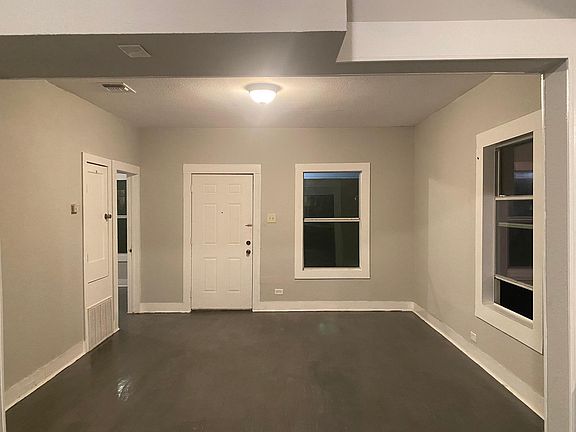 4th image of 111 Stratford Ct
