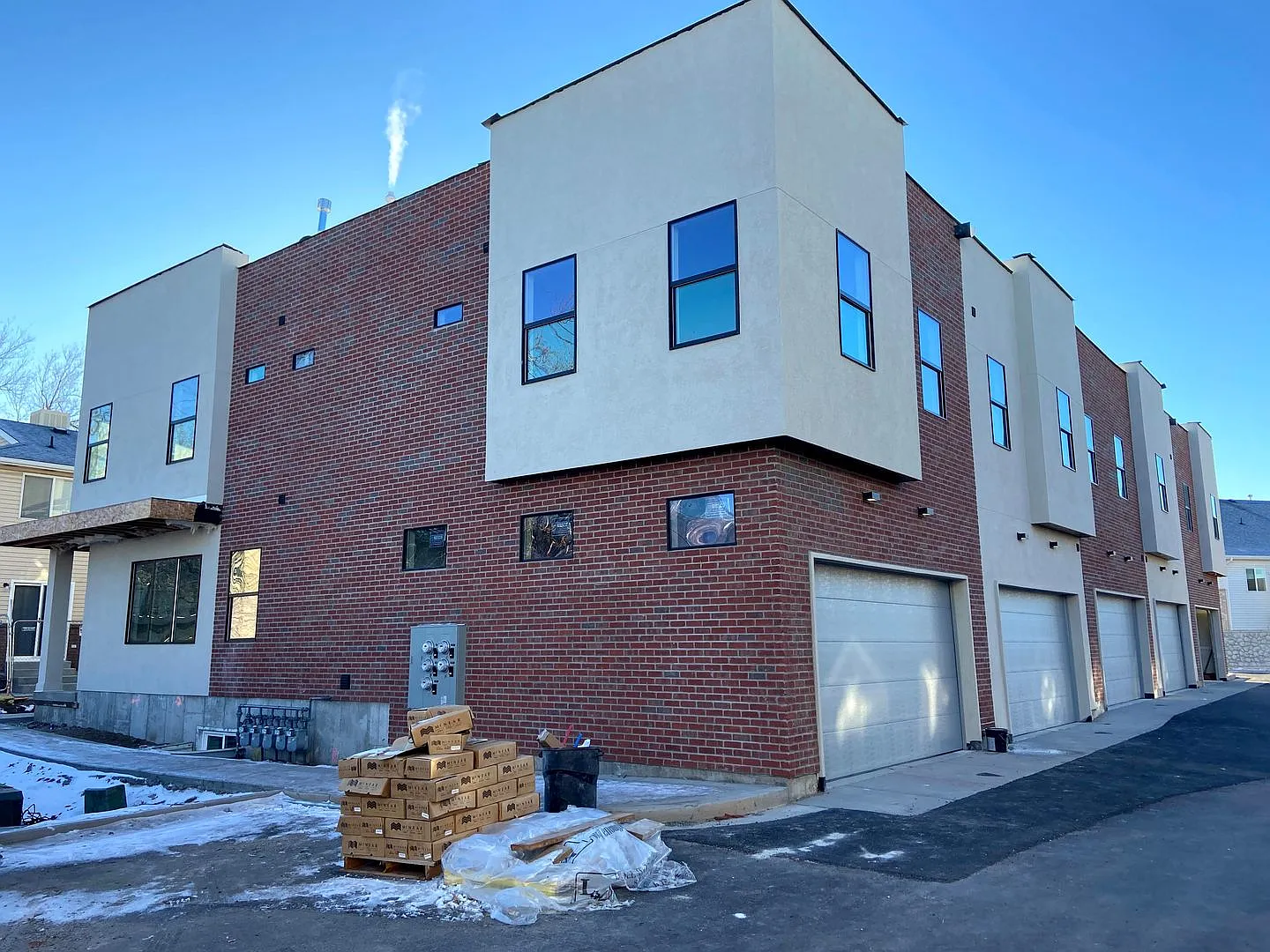 437 W 200 N — Photo 2