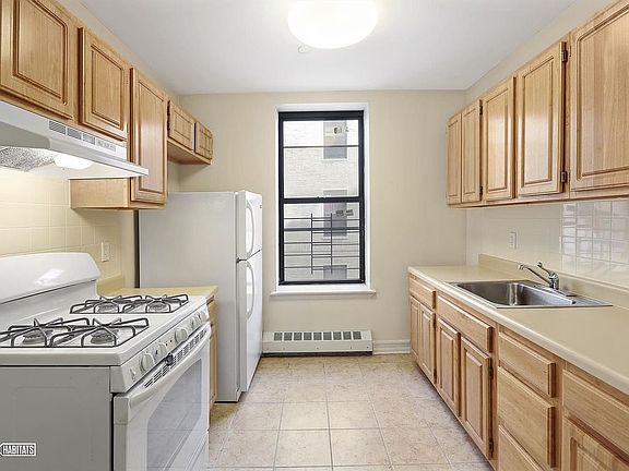 2nd image of 1521 Watson Ave #2A