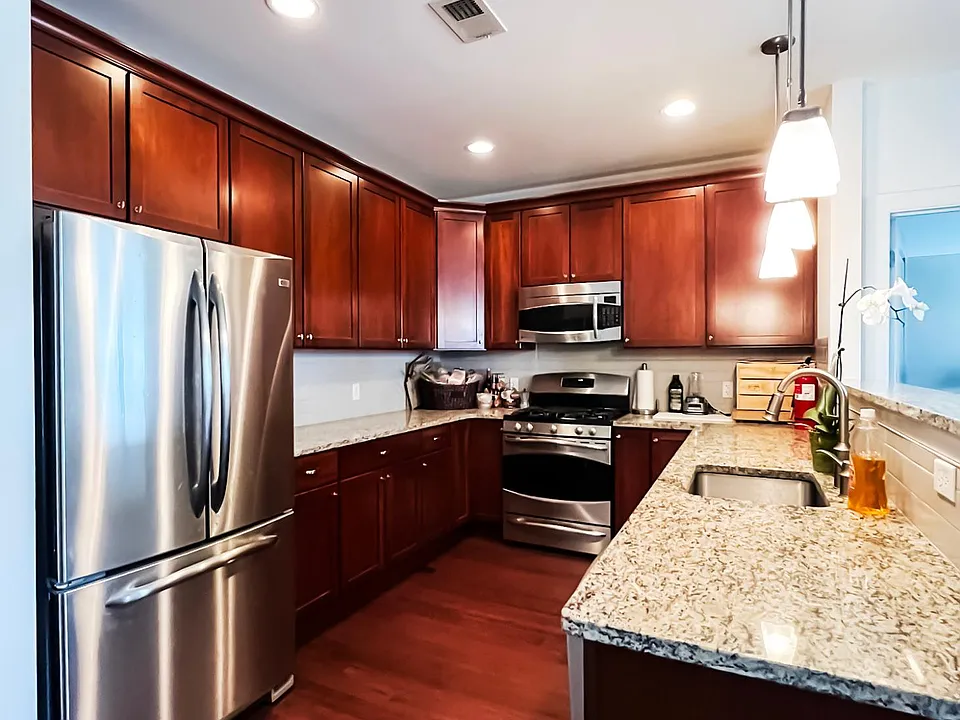 2 N Commerce Sq #304