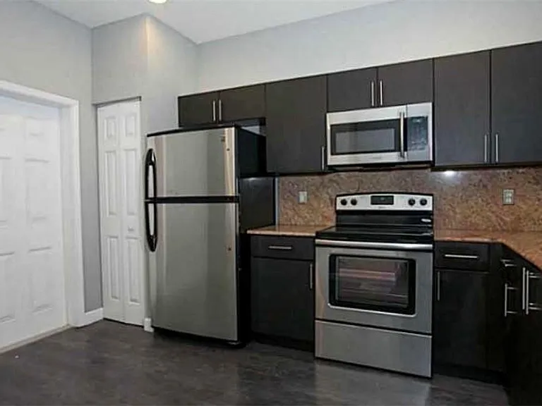 3890 Tree Top Dr — Photo 5