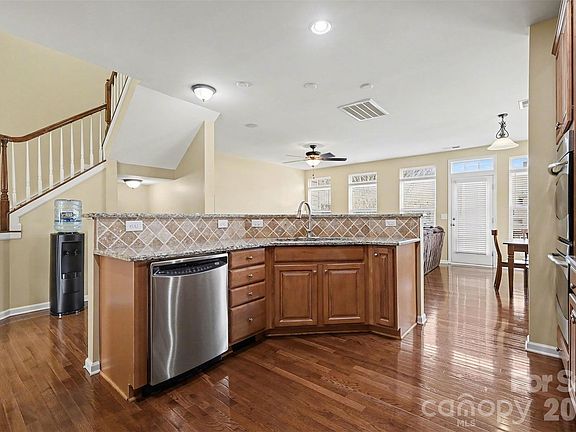 5th image of 6148 Rockefeller Ln