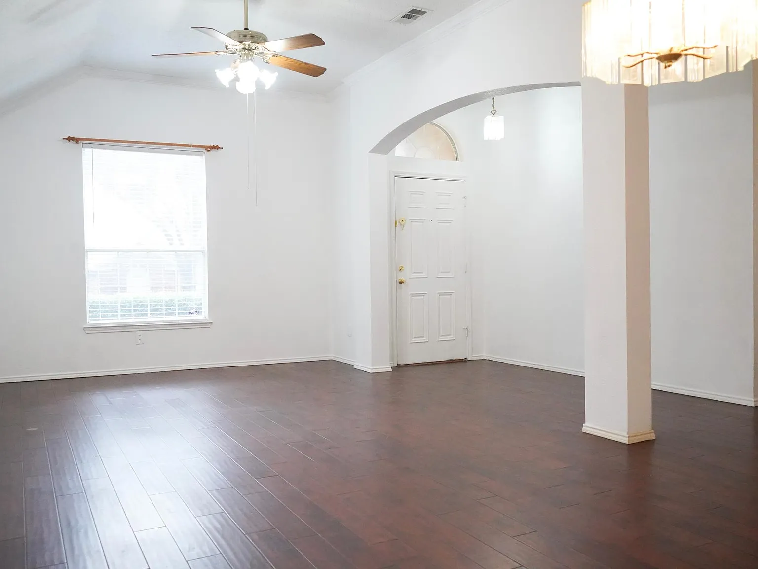 900 Sumner Dr — Photo 2
