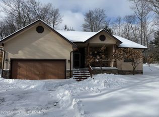 98 Bender Rd, Gouldsboro, PA 18424