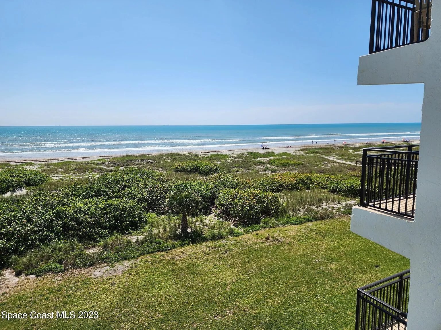3 bed, 2.0 bath, 1618 sqft, $3,900 — Photo 3