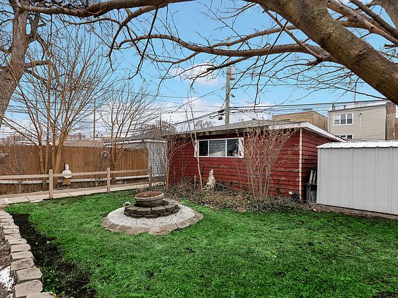 4th image of 2849 W Fletcher St
