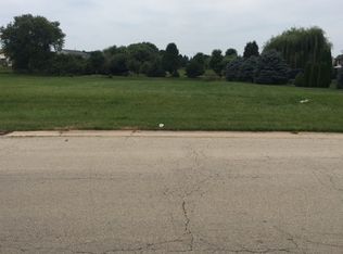 217 Saratoga Ln, Poplar Grove, IL 61065