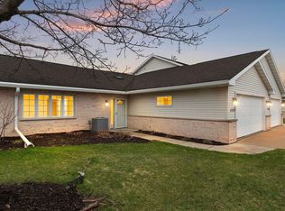 1517 River Pines Dr, Green Bay, WI 54311
