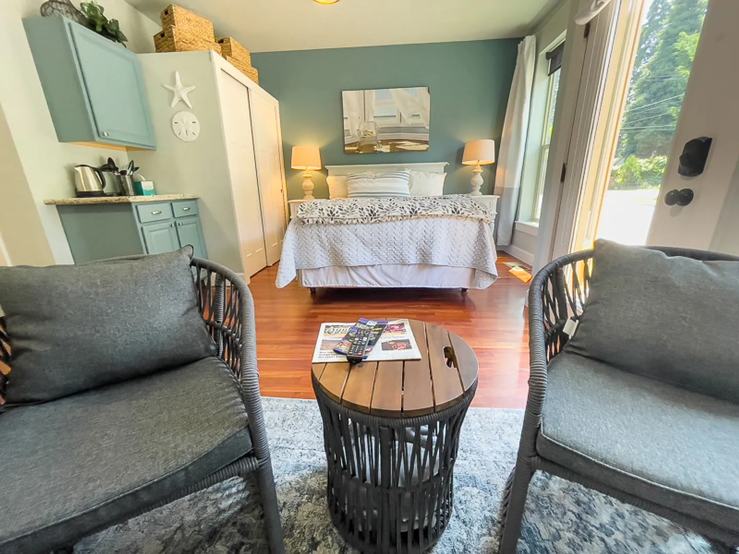 Parkside Suite: Fully Furnished Modern Studio in the Heart of Jacksonville $300 Utility Fee — Photo 3