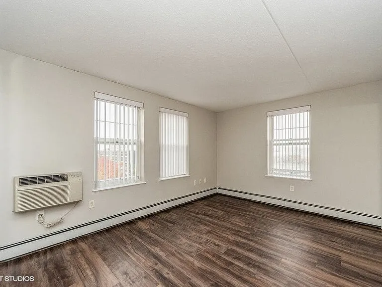Cloverleaf Apartments — Photo 42