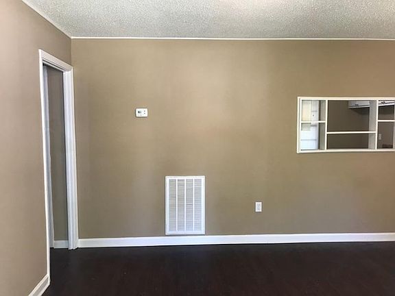4th image of 4691 Saratoga Ave