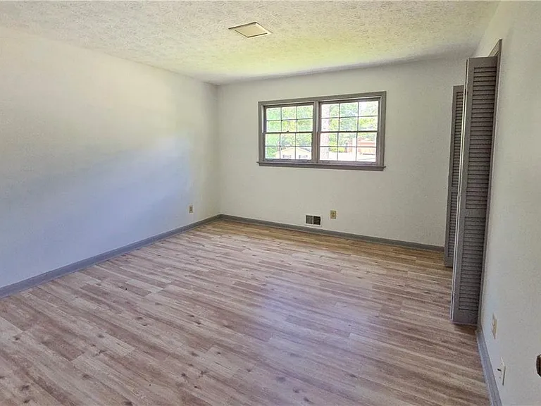 6684 Londonderry Dr — Photo 20