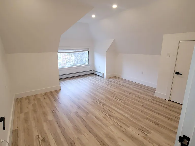 682 Whitney Ave #3 — Photo 11