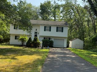 3007 Valley Pine Dr, Schenectady, NY 12303