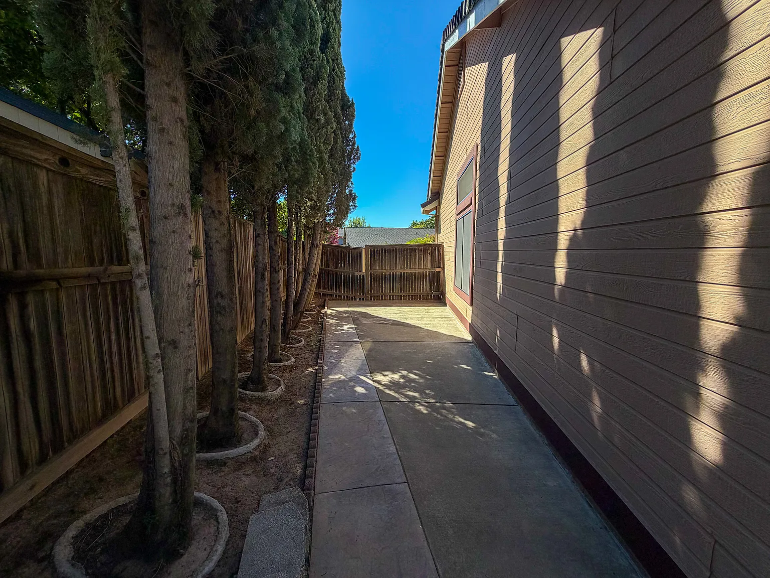 4 bed, 2262 sqft, $3,200 — Photo 4