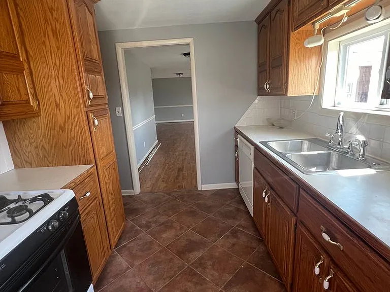 1833 W Smith St — Photo 4