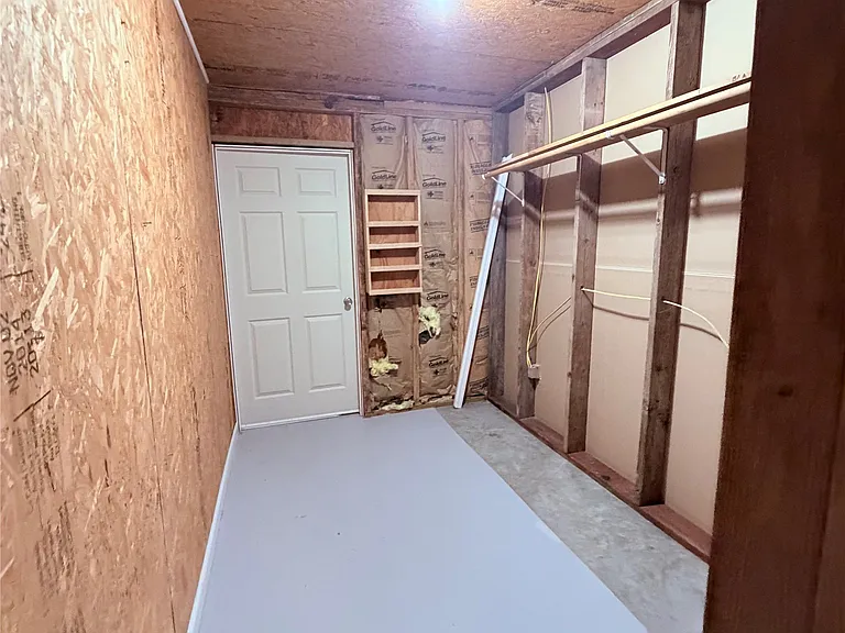 8061 Central Plank Rd — Photo 4