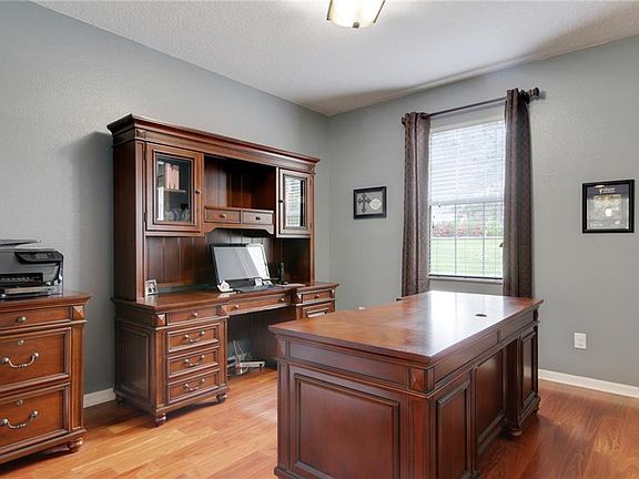 5th image of 7428 Bridgeview Dr