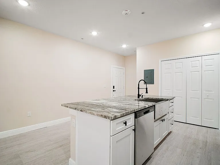 201 N Dewey St #202 — Photo 41