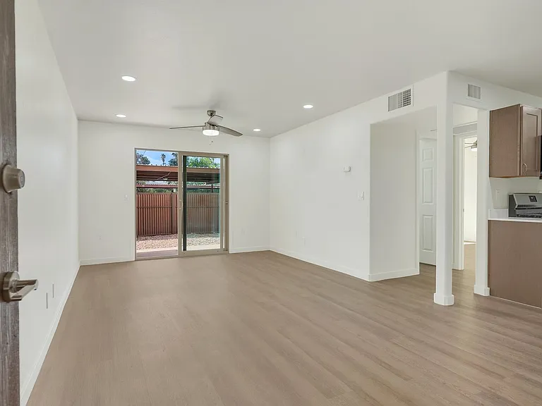El Dorado Apartments — Photo 69