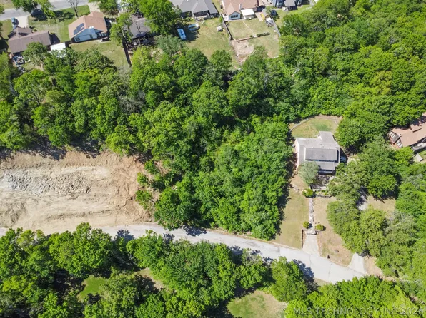 Hickory Ln, Catoosa, OK 74015